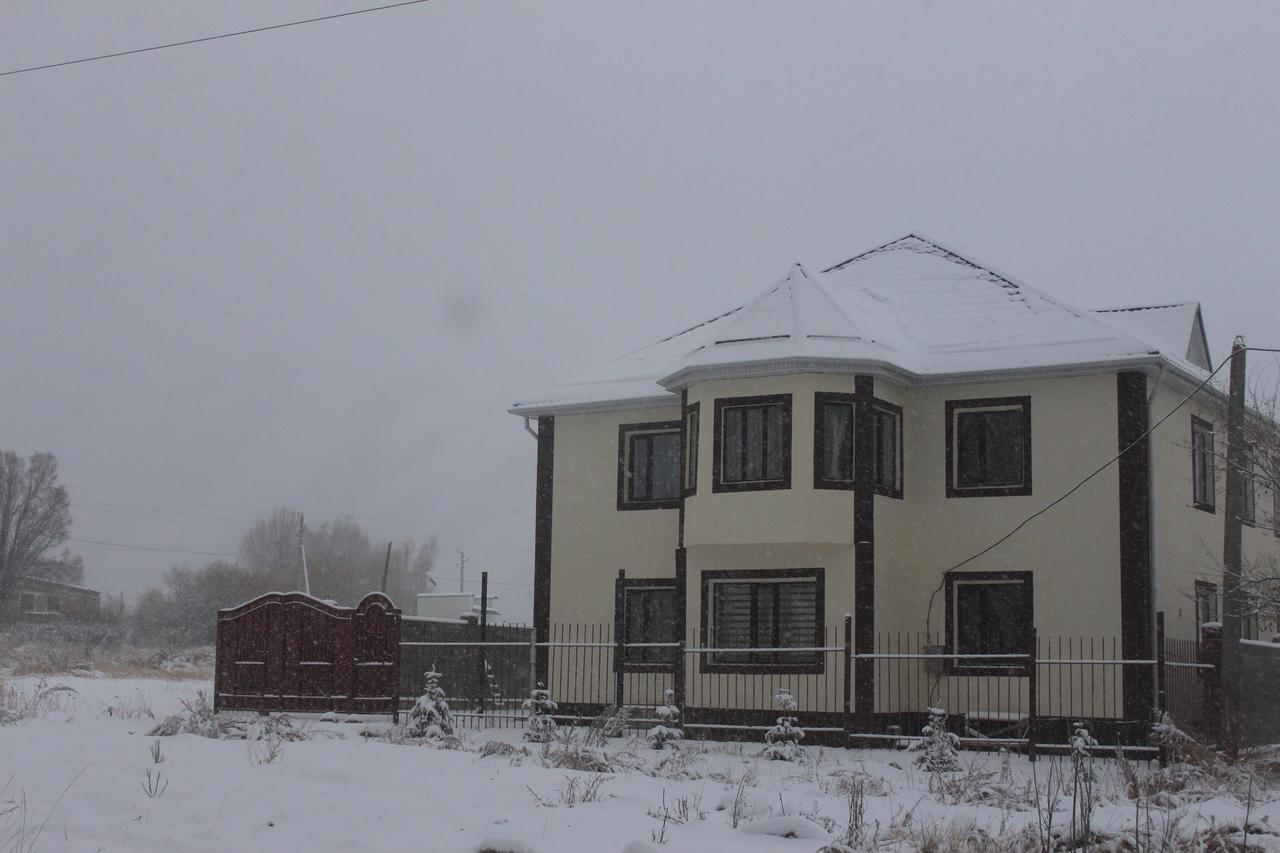 Hôtel Mount Yard Karakol Extérieur photo